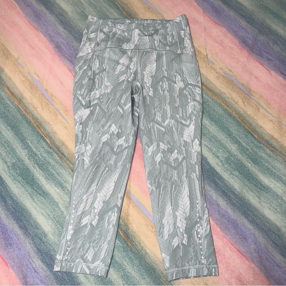 Lululemon Swift Speed HR Crop21" Reverberate Chevron Jacquard Silver Blue size 8 - Picture 6 of 11